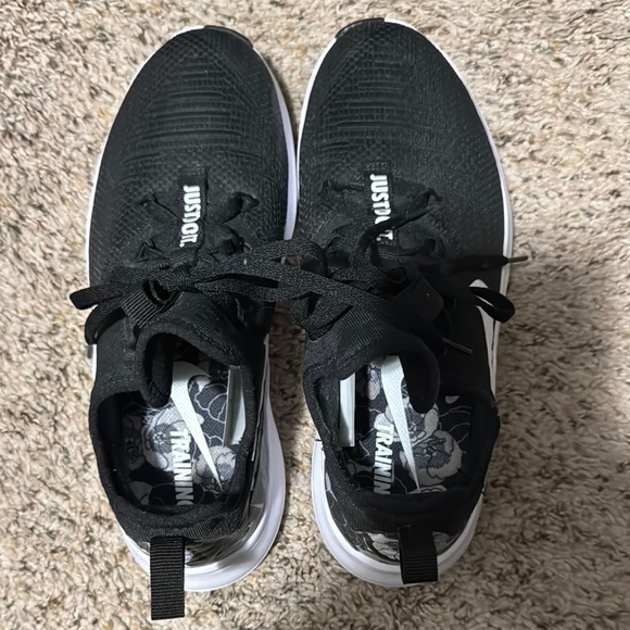 Nike Shoes - Nike Black and White Running Shoes